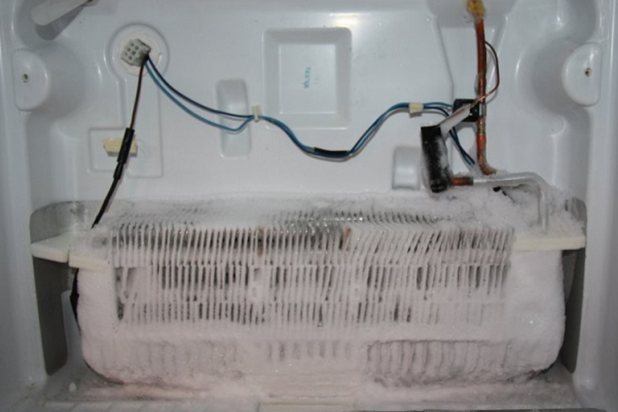 Kiểm tra xem tủ lạnh có bị đóng nhiều tuyết hay không hay dàn lạnh có đủ độ lạnh không