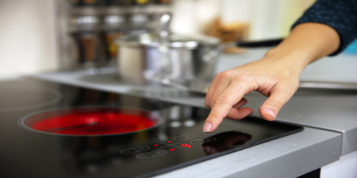 Tắt bếp trước vài phút cũng có thể giúp cho thức ăn trong nồi vẫn chín vì hơi nóng trong nồi vẫn còn